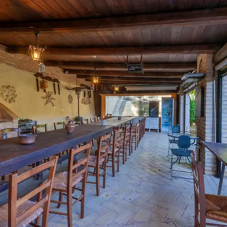 Casa vacanze Awesome In Montefiore Dellaso With Jacuzzi